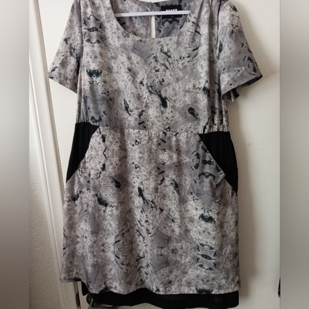 Carmakoma's Marble Print Shift Pocket Dress - Picture 3 of 6